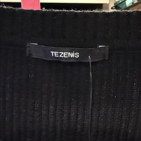 NWT TEZENIS Black V-Neck Women's Top size Large - Picture 2 of 5